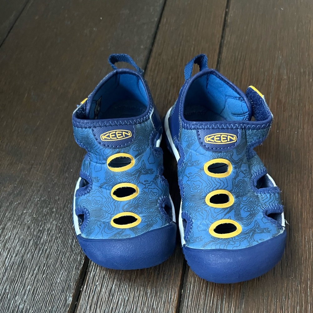 Keen stingray size 9 toddler